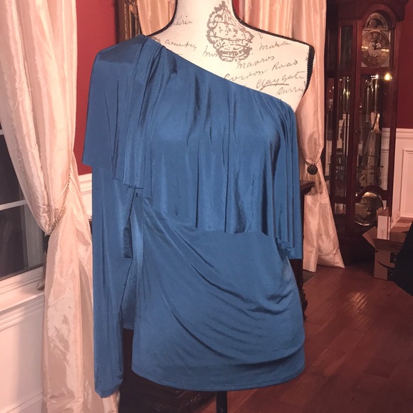 BOLD elements Tops - NWOT Bold Elements one shoulder blouse